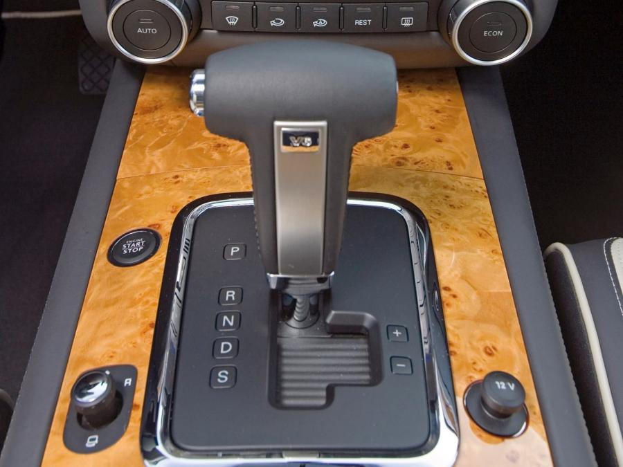  Volkswagen Touareg Individual 2007 года  (фото 3 из 22)